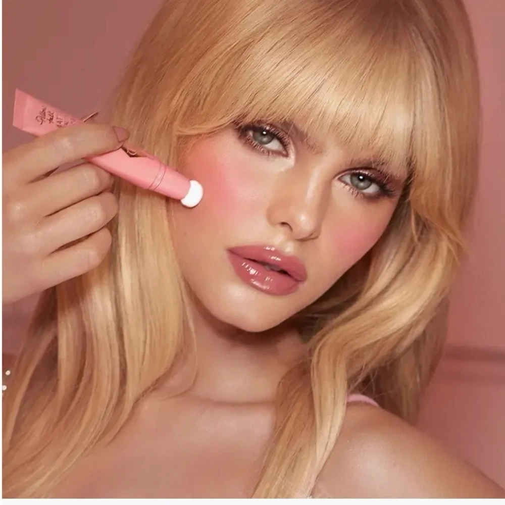 Charlotte Tilbury pillow, talk Beauty Blush Wand
